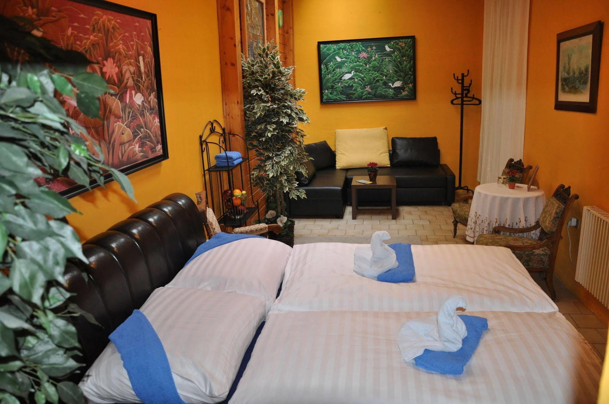 Centrum Tiffany Pension Domazlice Luaran gambar